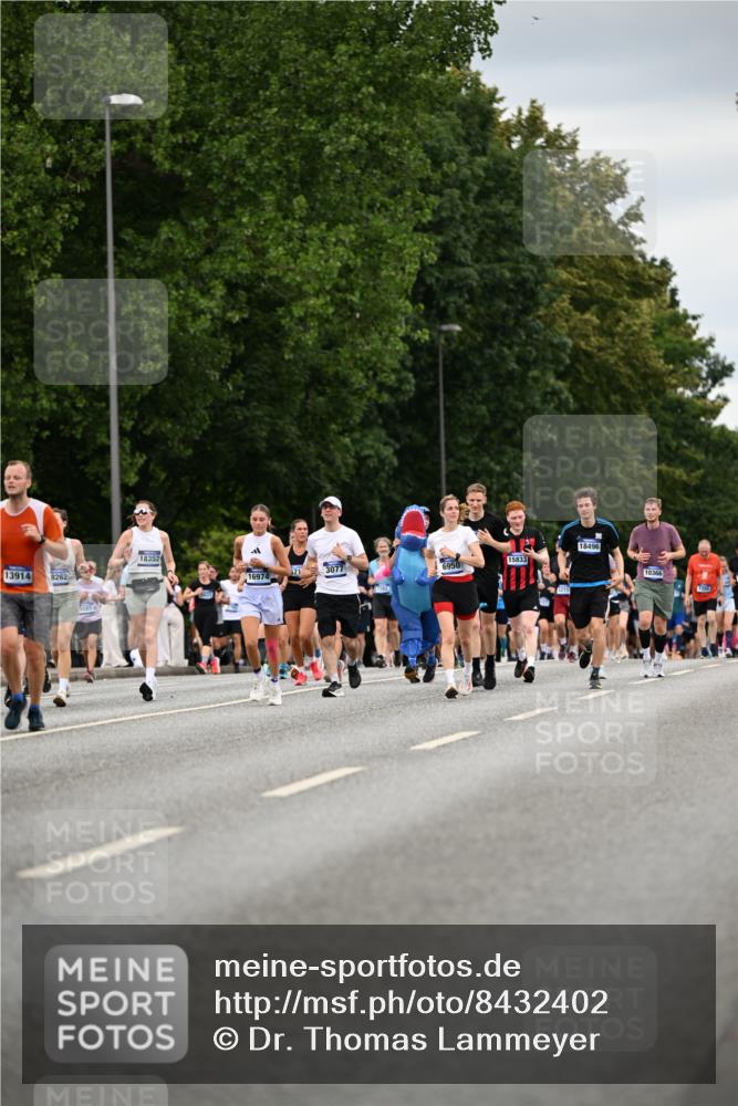 29.06.2025 - hella hamburg halbmarathon Dr. Thomas Lammeyer http://msf.ph/oto/8432402 29.06.2025 10:52:38 Kennedybrücke 1045, 1246, 1463, 1639, 1645, 2148, 2195, 2627, 2704, 2994, 3049, 3077, 3468, 3504, 3933, 4037, 4588, 4856, 5886, 5952, 6950, 7412, 7427, 7970, 8077, 8310, 8948, 9696, 9775, 9787, 10366, 10991, 11351 meine-sportfotos.de