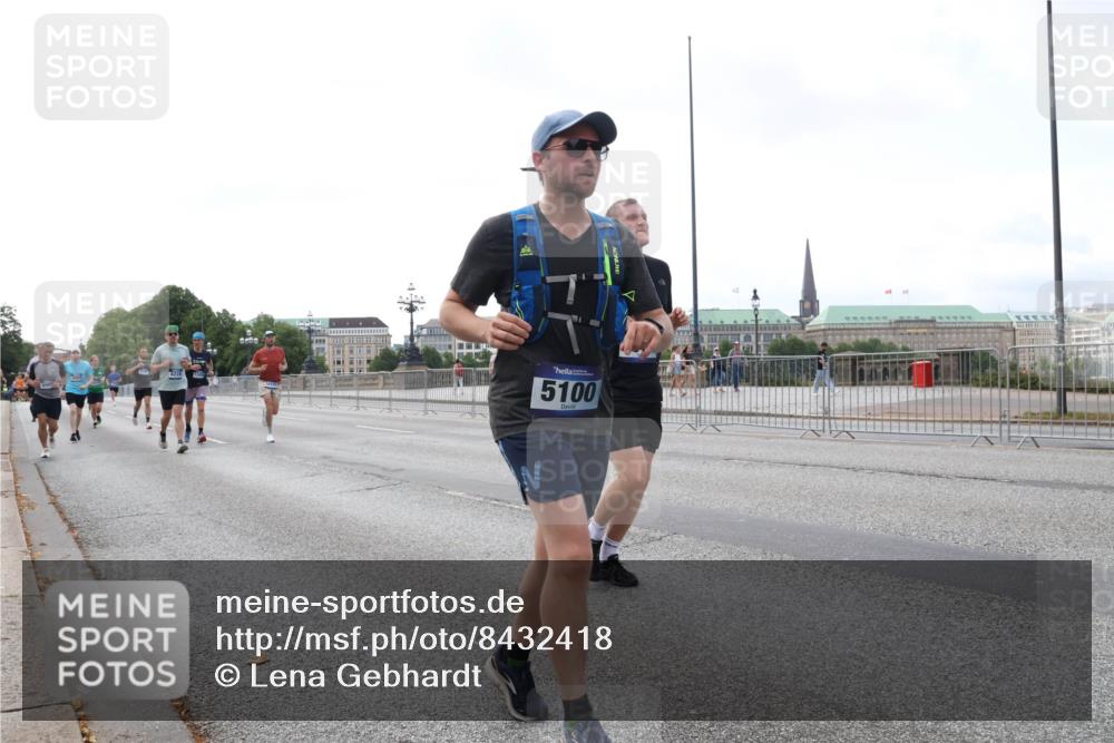 29.06.2025 - hella hamburg halbmarathon Lena Gebhardt http://msf.ph/oto/8432418 29.06.2025 10:08:00 Lombardsbrücke 5100, 1079, 1173, 1527, 2136, 2190, 2309, 2427, 3328, 3922, 4228, 4502, 4864, 5100, 5287, 5926, 6918, 7019, 7198, 7348, 7760, 8585, 9071, 9616, 9966, 10212, 10609, 10703, 10857, 11114, 11394, 11641, 12378, 12658, 12789, 12893, 13014, 13458, 15785, 16241, 16539, 16809, 16915, 18270, 18325, 18531, 18721, 19134 meine-sportfotos.de
