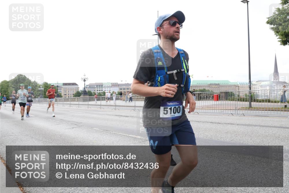 29.06.2025 - hella hamburg halbmarathon Lena Gebhardt http://msf.ph/oto/8432436 29.06.2025 10:08:00 Lombardsbrücke 4228, 5100, 1079, 1173, 1527, 2136, 2190, 2309, 2427, 3328, 3922, 4228, 4502, 4864, 5100, 5287, 5926, 6918, 7019, 7198, 7348, 7760, 8585, 9071, 9616, 9966, 10212, 10609, 10703, 10857, 11114, 11394, 11641, 12378, 12658, 12789, 12893, 13014, 13458, 15785, 16241, 16539, 16809, 16915, 18270, 18325, 18531, 18721, 19134 meine-sportfotos.de