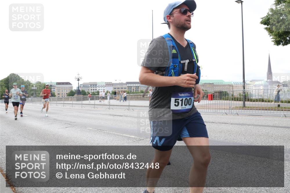 29.06.2025 - hella hamburg halbmarathon Lena Gebhardt http://msf.ph/oto/8432448 29.06.2025 10:08:00 Lombardsbrücke 5100, 1079, 1173, 1527, 2136, 2190, 2309, 2427, 3328, 3922, 4228, 4502, 4864, 5100, 5287, 5926, 6918, 7019, 7198, 7348, 7760, 8585, 9071, 9616, 9966, 10212, 10609, 10703, 10857, 11114, 11394, 11641, 12378, 12658, 12789, 12893, 13014, 13458, 15785, 16241, 16539, 16809, 16915, 18270, 18325, 18531, 18721, 19134 meine-sportfotos.de