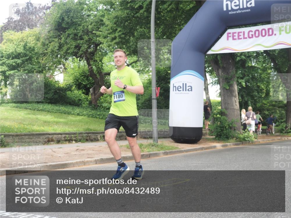 29.06.2025 - hella hamburg halbmarathon KatJ http://msf.ph/oto/8432489 29.06.2025 10:43:12 Zwischen KM18-KM19 1180, 4868, 8330 meine-sportfotos.de