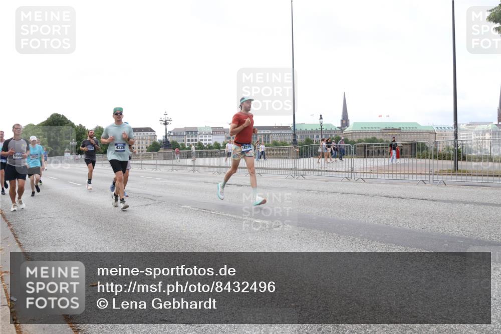 29.06.2025 - hella hamburg halbmarathon Lena Gebhardt http://msf.ph/oto/8432496 29.06.2025 10:08:02 Lombardsbrücke 9966, 4228, 4864, 18325, 1079, 1173, 1527, 2136, 2190, 2309, 2427, 3328, 3922, 4228, 4502, 4864, 5100, 5287, 5926, 6918, 7019, 7198, 7348, 7760, 8585, 9071, 9616, 9966, 10212, 10609, 10703, 10857, 11114, 11394, 11641, 12378, 12658, 12789, 12893, 13014, 13458, 14631, 15785, 16241, 16539, 16809, 16915, 18270, 18325, 18531, 18721, 19134 meine-sportfotos.de