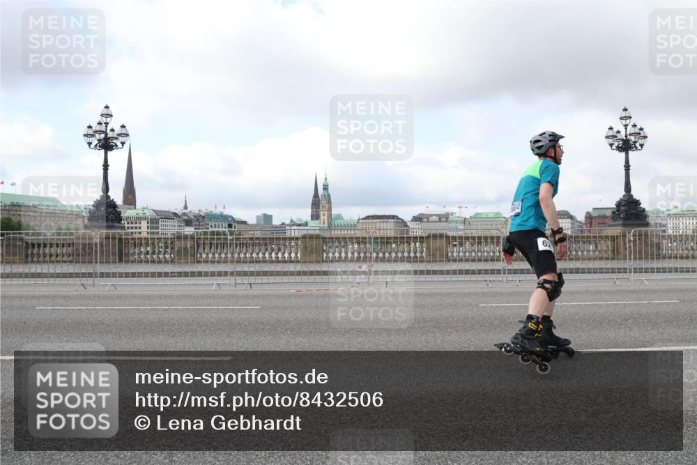 29.06.2025 - hella hamburg halbmarathon Lena Gebhardt http://msf.ph/oto/8432506 29.06.2025 09:00:57 Lombardsbrücke 9 meine-sportfotos.de