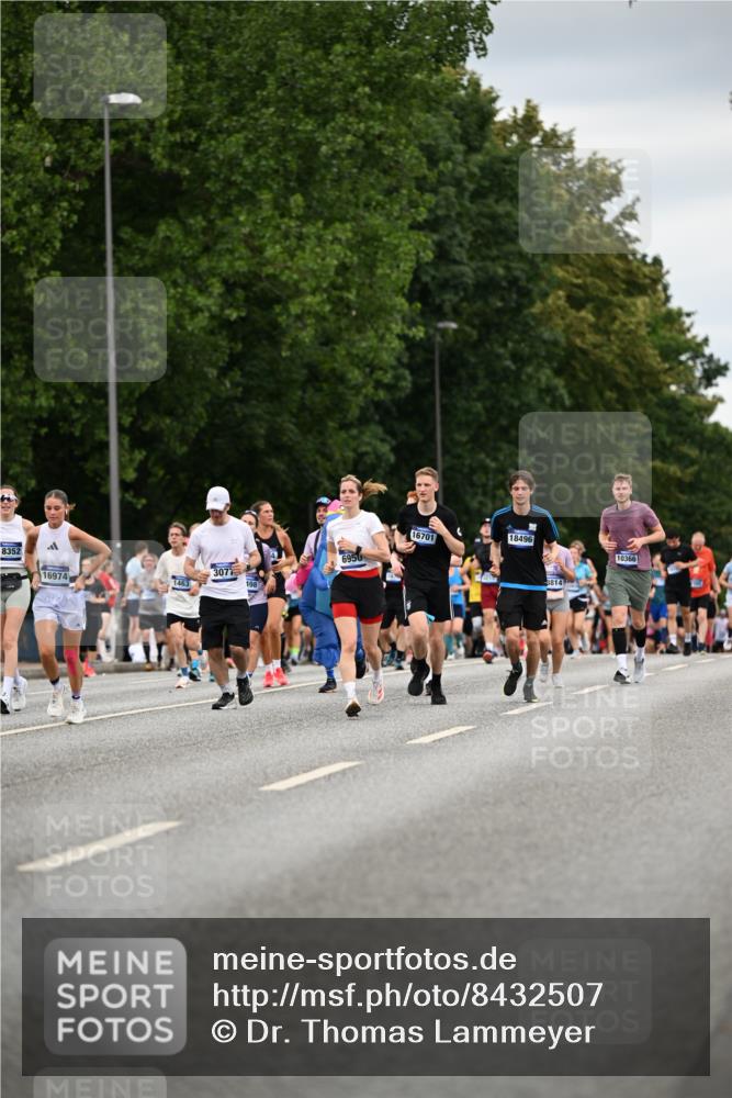 29.06.2025 - hella hamburg halbmarathon Dr. Thomas Lammeyer http://msf.ph/oto/8432507 29.06.2025 10:52:41 Kennedybrücke 1045, 1246, 1463, 1639, 1645, 1720, 2148, 2627, 2704, 3049, 3077, 3215, 3504, 3933, 4037, 4856, 5714, 5886, 5952, 6950, 7412, 7427, 7970, 8077, 8310, 8948, 9696, 9775, 9787, 10366, 10991, 11351 meine-sportfotos.de