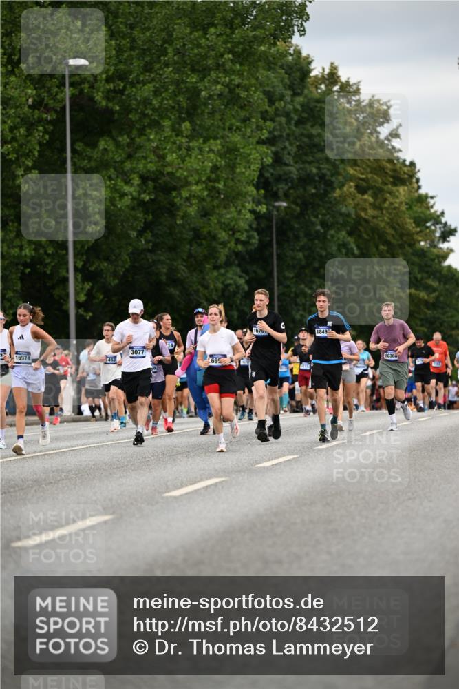 29.06.2025 - hella hamburg halbmarathon Dr. Thomas Lammeyer http://msf.ph/oto/8432512 29.06.2025 10:52:41 Kennedybrücke 1045, 1246, 1463, 1639, 1645, 1720, 2148, 2627, 2704, 3049, 3077, 3215, 3504, 3933, 4037, 4856, 5714, 5886, 5952, 6950, 7412, 7427, 7970, 8077, 8310, 8948, 9696, 9775, 9787, 10366, 10991, 11351 meine-sportfotos.de