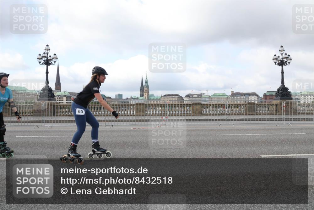 29.06.2025 - hella hamburg halbmarathon Lena Gebhardt http://msf.ph/oto/8432518 29.06.2025 09:00:59 Lombardsbrücke 60 meine-sportfotos.de