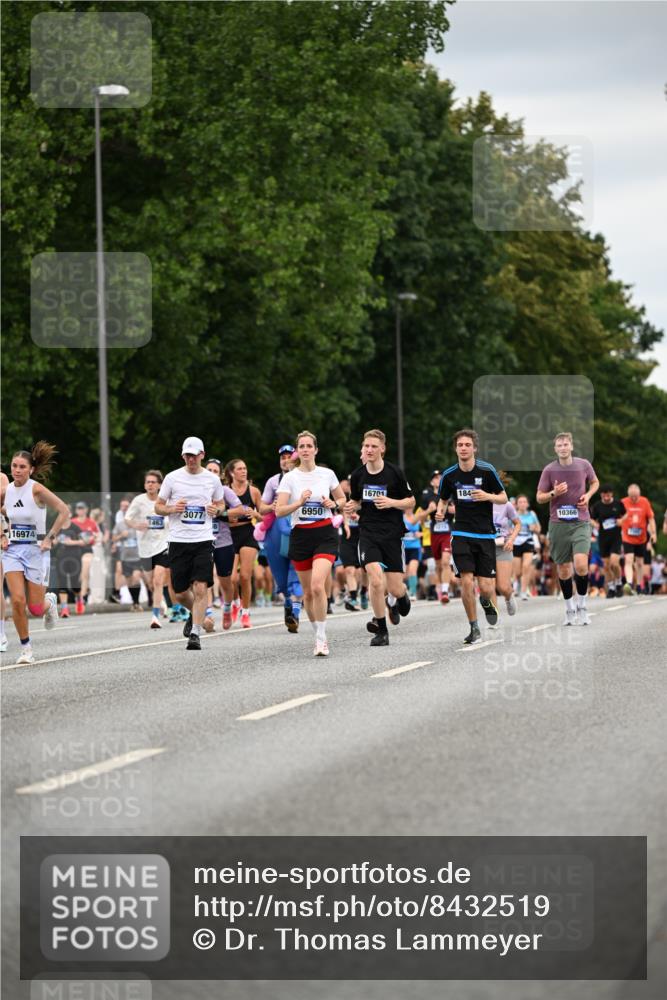 29.06.2025 - hella hamburg halbmarathon Dr. Thomas Lammeyer http://msf.ph/oto/8432519 29.06.2025 10:52:41 Kennedybrücke 1045, 1246, 1463, 1639, 1645, 1720, 2148, 2627, 2704, 3049, 3077, 3215, 3504, 3933, 4037, 4856, 5714, 5886, 5952, 6950, 7412, 7427, 7970, 8077, 8310, 8948, 9696, 9775, 9787, 10366, 10991, 11351 meine-sportfotos.de