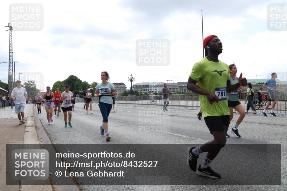 29.06.2025 - hella hamburg halbmarathon Lena Gebhardt http://msf.ph/oto/8432527 29.06.2025 10:44:25 Lombardsbrücke 12803, 272, 17844, 7842, 7818, 19, 1345, 1519, 1802, 1804, 2186, 2343, 2610, 2674, 2692, 3065, 3506, 3596, 4215, 4496, 4636, 4898, 4968, 5001, 5127, 5355, 5647, 5649, 5730, 5731, 5902, 5905, 6002, 7216, 7326, 7610, 7818, 7842, 8272, 8591, 8763, 8870, 8957, 9073, 9331, 9333, 9397, 9510, 9536, 9879, 10006, 10223, 10303, 10304, 10416, 11825, 11955, 12322, 12409, 12803, 12995, 13262, 13288, 13330, 13390, 13906, 14091, 14123, 14350, 14654, 14681, 14971, 18454, 18459 meine-sportfotos.de
