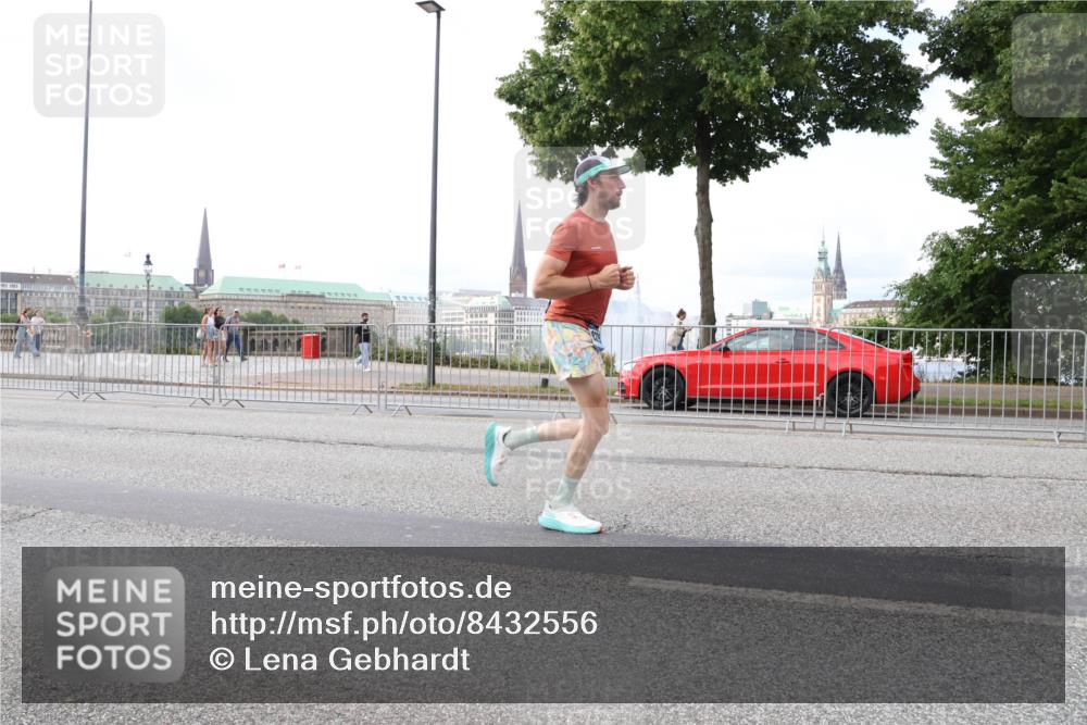 29.06.2025 - hella hamburg halbmarathon Lena Gebhardt http://msf.ph/oto/8432556 29.06.2025 10:08:04 Lombardsbrücke 1079, 1173, 1527, 2136, 2190, 2309, 2427, 3328, 4228, 4502, 4864, 5100, 5287, 5926, 6918, 7198, 7348, 7760, 8585, 9071, 9616, 9823, 9966, 10212, 10609, 10703, 10857, 11114, 11394, 11641, 12378, 12658, 12789, 12893, 13014, 13458, 14631, 15785, 16241, 16539, 16809, 16915, 18270, 18325, 18531, 18721, 19134 meine-sportfotos.de