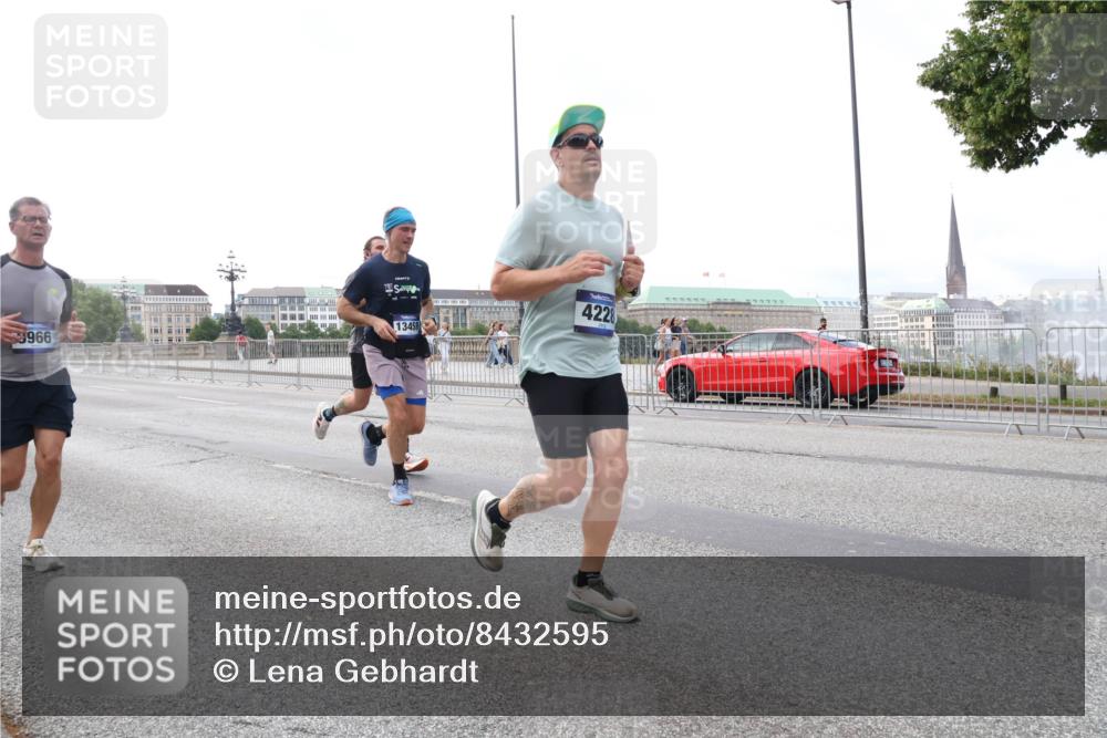 29.06.2025 - hella hamburg halbmarathon Lena Gebhardt http://msf.ph/oto/8432595 29.06.2025 10:08:04 Lombardsbrücke 9966, 13458, 4228, 1079, 1173, 1527, 2136, 2190, 2309, 2427, 3328, 4228, 4502, 4864, 5100, 5287, 5926, 6918, 7198, 7348, 7760, 8585, 9071, 9616, 9823, 9966, 10212, 10609, 10703, 10857, 11114, 11394, 11641, 12378, 12658, 12789, 12893, 13014, 13458, 14631, 15785, 16241, 16539, 16809, 16915, 18270, 18325, 18531, 18721, 19134 meine-sportfotos.de