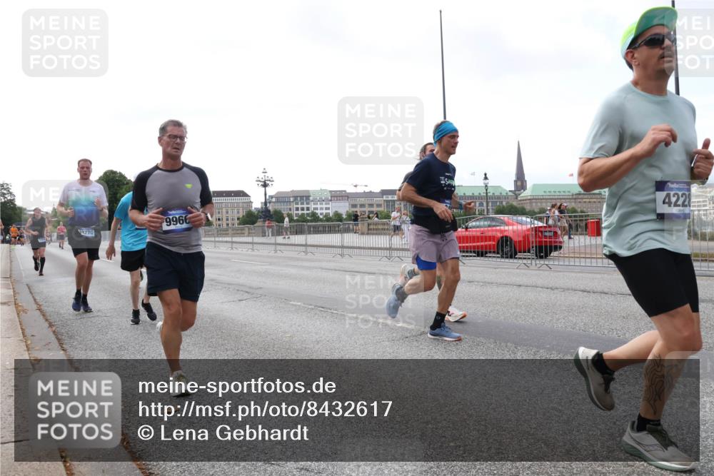 29.06.2025 - hella hamburg halbmarathon Lena Gebhardt http://msf.ph/oto/8432617 29.06.2025 10:08:05 Lombardsbrücke 9270, 9966, 4228, 1079, 1173, 1527, 2190, 2309, 2427, 3328, 4228, 4502, 4864, 5100, 5287, 5926, 6918, 7198, 7348, 7760, 8585, 9071, 9457, 9616, 9823, 9966, 10212, 10609, 10703, 10857, 11114, 11394, 11641, 12378, 12658, 12789, 12893, 13014, 13458, 14631, 15785, 16241, 16539, 16809, 16915, 18270, 18325, 18531, 18721, 19134 meine-sportfotos.de