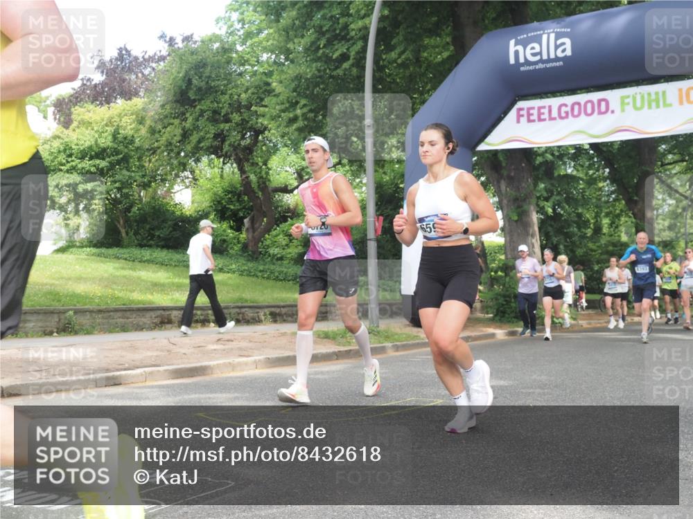 29.06.2025 - hella hamburg halbmarathon KatJ http://msf.ph/oto/8432618 29.06.2025 10:43:17 Zwischen KM18-KM19 1180, 4868, 6591, 6720, 8330, 8393 meine-sportfotos.de