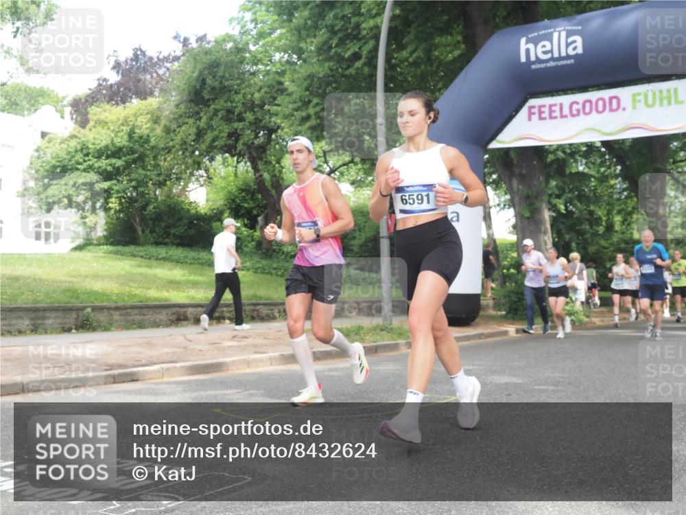 29.06.2025 - hella hamburg halbmarathon KatJ http://msf.ph/oto/8432624 29.06.2025 10:43:17 Zwischen KM18-KM19 1180, 4868, 6591, 6720, 8330, 8393 meine-sportfotos.de