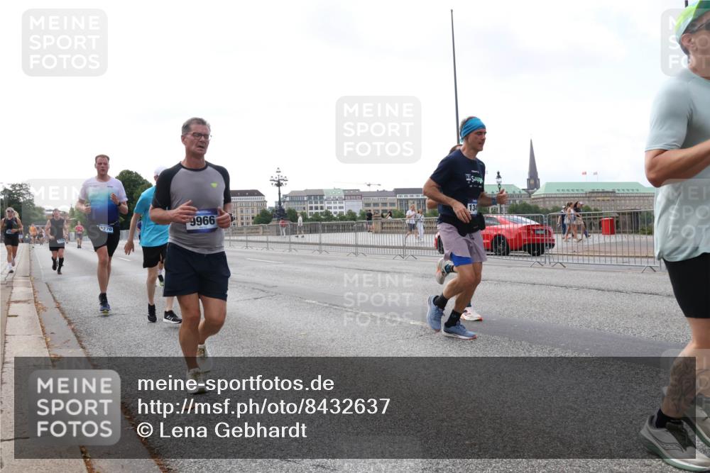 29.06.2025 - hella hamburg halbmarathon Lena Gebhardt http://msf.ph/oto/8432637 29.06.2025 10:08:05 Lombardsbrücke 270, 9966, 1079, 1173, 1527, 2190, 2309, 2427, 3328, 4228, 4502, 4864, 5100, 5287, 5926, 6918, 7198, 7348, 7760, 8585, 9071, 9457, 9616, 9823, 9966, 10212, 10609, 10703, 10857, 11114, 11394, 11641, 12378, 12658, 12789, 12893, 13014, 13458, 14631, 15785, 16241, 16539, 16809, 16915, 18270, 18325, 18531, 18721, 19134 meine-sportfotos.de