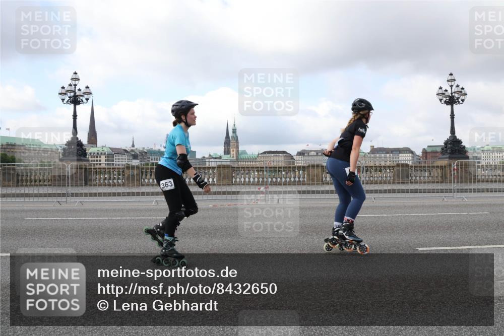 29.06.2025 - hella hamburg halbmarathon Lena Gebhardt http://msf.ph/oto/8432650 29.06.2025 09:00:59 Lombardsbrücke 363 meine-sportfotos.de