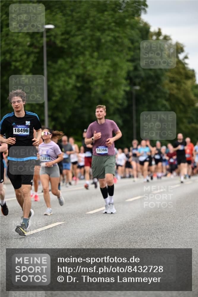 29.06.2025 - hella hamburg halbmarathon Dr. Thomas Lammeyer http://msf.ph/oto/8432728 29.06.2025 10:52:48 Kennedybrücke 1246, 1463, 1639, 1645, 1701, 1720, 2627, 2704, 3049, 3077, 3215, 3933, 4856, 5010, 5714, 5952, 6950, 7394, 7427, 7970, 8077, 9552, 9691, 9696, 9775, 9787, 10366, 10794 meine-sportfotos.de