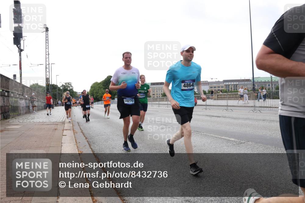 29.06.2025 - hella hamburg halbmarathon Lena Gebhardt http://msf.ph/oto/8432736 29.06.2025 10:08:06 Lombardsbrücke 18270, 5809, 4864, 1079, 1173, 1527, 2190, 2309, 2427, 3328, 4228, 4864, 5100, 5287, 5926, 6918, 7198, 7348, 7476, 7760, 8585, 9071, 9457, 9616, 9823, 9966, 10212, 10609, 10703, 10857, 11114, 11394, 11641, 12378, 12658, 12789, 12893, 13014, 13458, 14631, 15785, 16241, 16539, 16809, 16915, 18270, 18325, 18531, 19134 meine-sportfotos.de