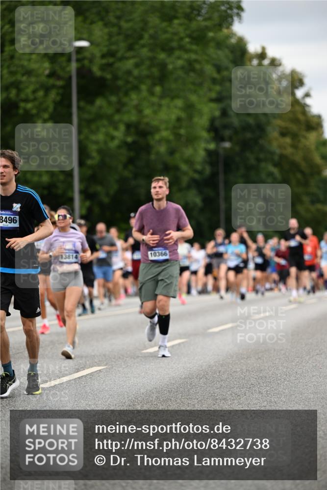 29.06.2025 - hella hamburg halbmarathon Dr. Thomas Lammeyer http://msf.ph/oto/8432738 29.06.2025 10:52:48 Kennedybrücke 1246, 1463, 1639, 1645, 1701, 1720, 2627, 2704, 3049, 3077, 3215, 3933, 4856, 5010, 5714, 5952, 6950, 7394, 7427, 7970, 8077, 9552, 9691, 9696, 9775, 9787, 10366, 10794 meine-sportfotos.de
