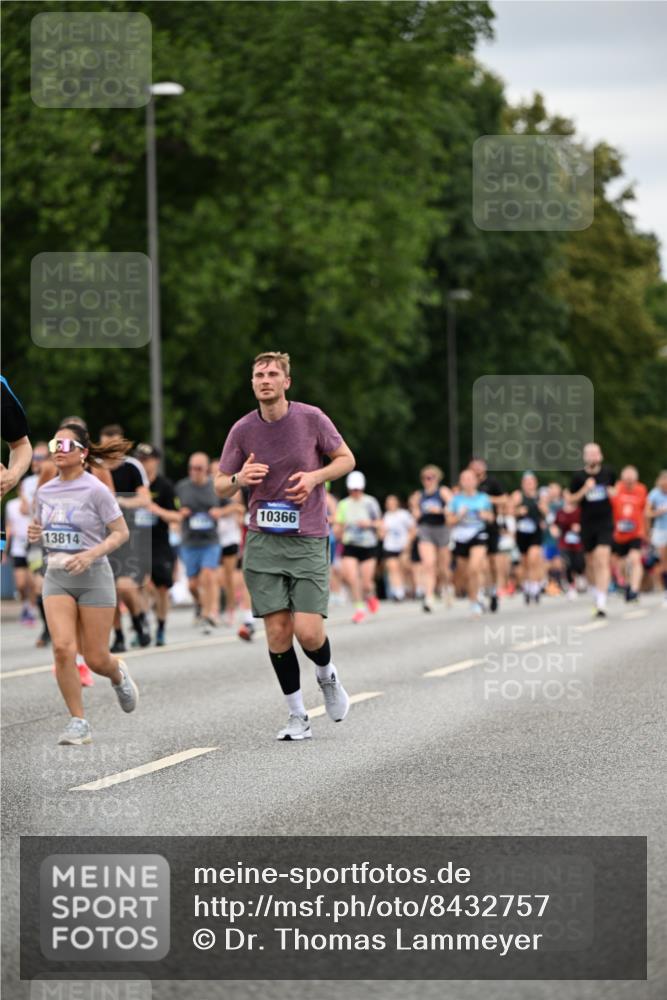 29.06.2025 - hella hamburg halbmarathon Dr. Thomas Lammeyer http://msf.ph/oto/8432757 29.06.2025 10:52:48 Kennedybrücke 1246, 1463, 1639, 1645, 1701, 1720, 2627, 2704, 3049, 3077, 3215, 3933, 4856, 5010, 5714, 5952, 6950, 7394, 7427, 7970, 8077, 9552, 9691, 9696, 9775, 9787, 10366, 10794 meine-sportfotos.de