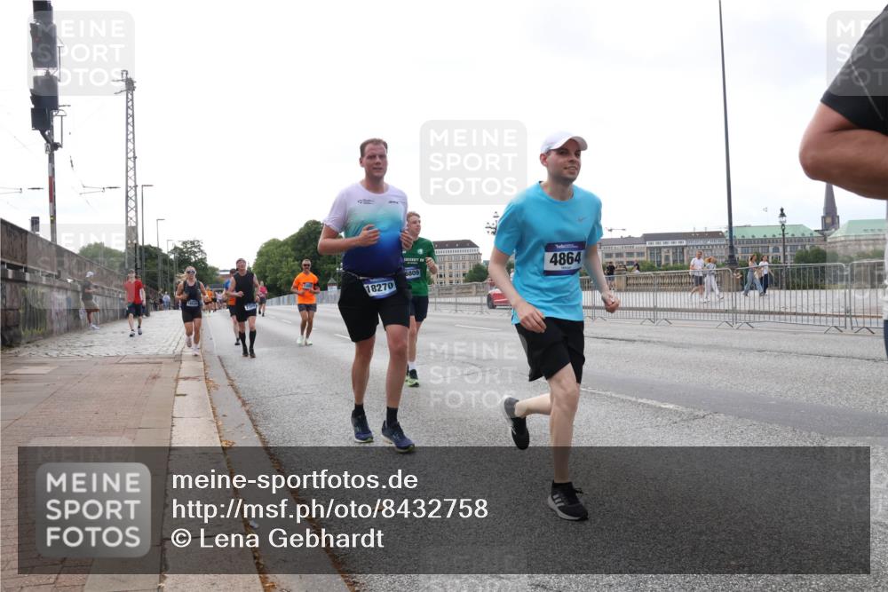 29.06.2025 - hella hamburg halbmarathon Lena Gebhardt http://msf.ph/oto/8432758 29.06.2025 10:08:06 Lombardsbrücke 18270, 4864, 1079, 1173, 1527, 2190, 2309, 2427, 3328, 4228, 4864, 5100, 5287, 5926, 6918, 7198, 7348, 7476, 7760, 8585, 9071, 9457, 9616, 9823, 9966, 10212, 10609, 10703, 10857, 11114, 11394, 11641, 12378, 12658, 12789, 12893, 13014, 13458, 14631, 15785, 16241, 16539, 16809, 16915, 18270, 18325, 18531, 19134 meine-sportfotos.de