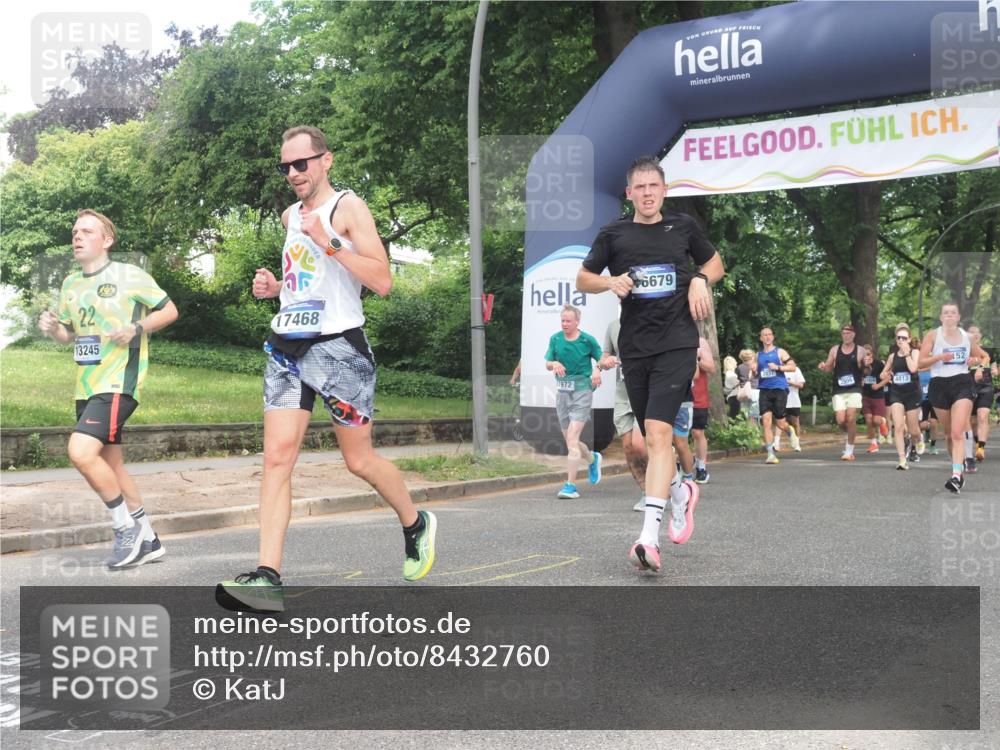 29.06.2025 - hella hamburg halbmarathon KatJ http://msf.ph/oto/8432760 29.06.2025 10:43:23 Zwischen KM18-KM19 1972, 2982, 3042, 4152, 4594, 5418, 7037, 8255, 8393 meine-sportfotos.de