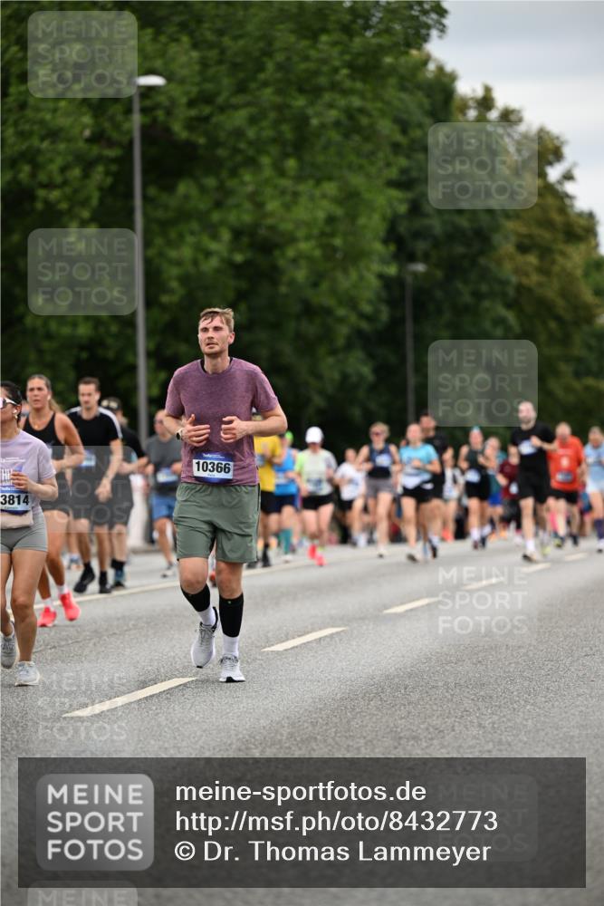 29.06.2025 - hella hamburg halbmarathon Dr. Thomas Lammeyer http://msf.ph/oto/8432773 29.06.2025 10:52:49 Kennedybrücke 1246, 1463, 1639, 1701, 1720, 2627, 2704, 3049, 3077, 3215, 4856, 5010, 5714, 5952, 6950, 7394, 7427, 7970, 8077, 9552, 9691, 9696, 9775, 9787, 10366, 10794 meine-sportfotos.de