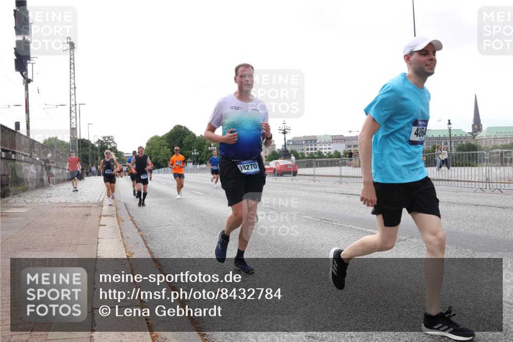29.06.2025 - hella hamburg halbmarathon Lena Gebhardt http://msf.ph/oto/8432784 29.06.2025 10:08:06 Lombardsbrücke 2309, 18270, 4864, 1079, 1173, 1527, 2190, 2309, 2427, 3328, 4228, 4864, 5100, 5287, 5926, 6918, 7198, 7348, 7476, 7760, 8585, 9071, 9457, 9616, 9823, 9966, 10212, 10609, 10703, 10857, 11114, 11394, 11641, 12378, 12658, 12789, 12893, 13014, 13458, 14631, 15785, 16241, 16539, 16809, 16915, 18270, 18325, 18531, 19134 meine-sportfotos.de
