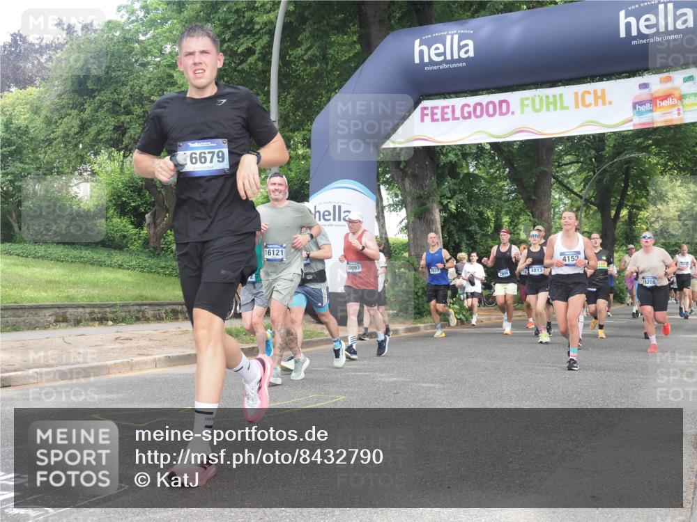 29.06.2025 - hella hamburg halbmarathon KatJ http://msf.ph/oto/8432790 29.06.2025 10:43:23 Zwischen KM18-KM19 1972, 2982, 3042, 4152, 4594, 5418, 7037, 8255, 8393 meine-sportfotos.de