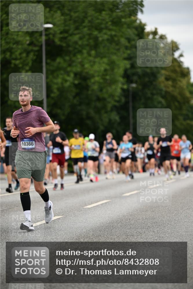 29.06.2025 - hella hamburg halbmarathon Dr. Thomas Lammeyer http://msf.ph/oto/8432808 29.06.2025 10:52:50 Kennedybrücke 1246, 1392, 1463, 1639, 1701, 1720, 2627, 2704, 3049, 3077, 3215, 4856, 5010, 5714, 5952, 6950, 7394, 7427, 7970, 8077, 9552, 9691, 9696, 9775, 9787, 10366, 10794 meine-sportfotos.de