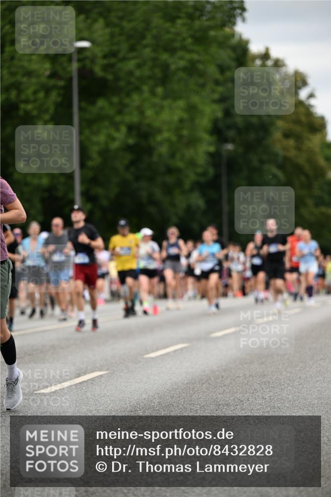 29.06.2025 - hella hamburg halbmarathon Dr. Thomas Lammeyer http://msf.ph/oto/8432828 29.06.2025 10:52:50 Kennedybrücke 1246, 1392, 1463, 1639, 1701, 1720, 2627, 2704, 3049, 3077, 3215, 4856, 5010, 5714, 5952, 6950, 7394, 7427, 7970, 8077, 9552, 9691, 9696, 9775, 9787, 10366, 10794 meine-sportfotos.de