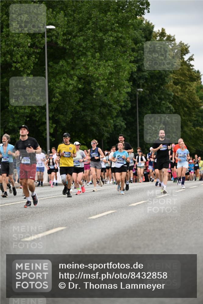 29.06.2025 - hella hamburg halbmarathon Dr. Thomas Lammeyer http://msf.ph/oto/8432858 29.06.2025 10:52:51 Kennedybrücke 1157, 1246, 1392, 1463, 1639, 1701, 1720, 2627, 2704, 3049, 3077, 3215, 4327, 4856, 5010, 5714, 5952, 6950, 7394, 7427, 7970, 8077, 9552, 9691, 9775, 9787, 10366, 10794, 11000 meine-sportfotos.de