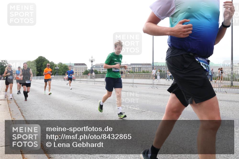 29.06.2025 - hella hamburg halbmarathon Lena Gebhardt http://msf.ph/oto/8432865 29.06.2025 10:08:07 Lombardsbrücke 2309, 1079, 1173, 1527, 2190, 2309, 2427, 3328, 4228, 4864, 5100, 5287, 5926, 6918, 7198, 7348, 7476, 7760, 8585, 9071, 9457, 9616, 9823, 9966, 10212, 10609, 10703, 10857, 11114, 11394, 11641, 12378, 12658, 12789, 12893, 13014, 13458, 14631, 15429, 15785, 16241, 16539, 16809, 16915, 18270, 18325, 18531, 19134 meine-sportfotos.de
