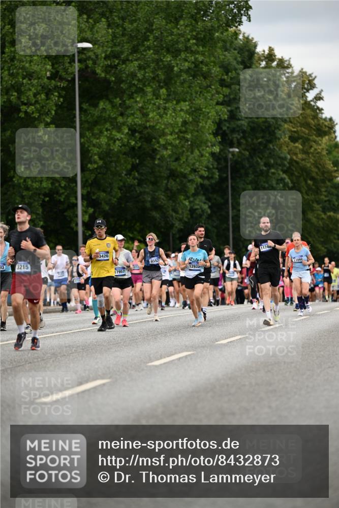 29.06.2025 - hella hamburg halbmarathon Dr. Thomas Lammeyer http://msf.ph/oto/8432873 29.06.2025 10:52:52 Kennedybrücke 1157, 1246, 1392, 1463, 1639, 1701, 1720, 2627, 2704, 3049, 3077, 3215, 4327, 4856, 5010, 5714, 5952, 6950, 7394, 7427, 7970, 8077, 9552, 9691, 9775, 9787, 10366, 10794, 11000 meine-sportfotos.de
