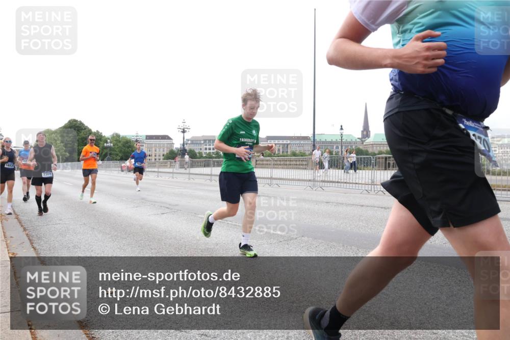 29.06.2025 - hella hamburg halbmarathon Lena Gebhardt http://msf.ph/oto/8432885 29.06.2025 10:08:07 Lombardsbrücke 1653, 2309, 1079, 1173, 1527, 2190, 2309, 2427, 3328, 4228, 4864, 5100, 5287, 5926, 6918, 7198, 7348, 7476, 7760, 8585, 9071, 9457, 9616, 9823, 9966, 10212, 10609, 10703, 10857, 11114, 11394, 11641, 12378, 12658, 12789, 12893, 13014, 13458, 14631, 15429, 15785, 16241, 16539, 16809, 16915, 18270, 18325, 18531, 19134 meine-sportfotos.de