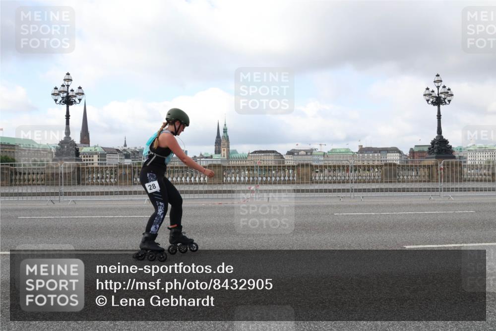 29.06.2025 - hella hamburg halbmarathon Lena Gebhardt http://msf.ph/oto/8432905 29.06.2025 09:01:01 Lombardsbrücke 28 meine-sportfotos.de