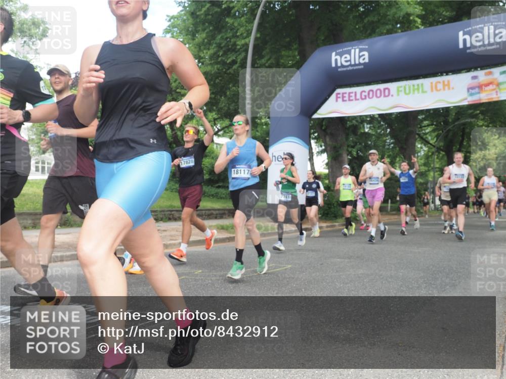 29.06.2025 - hella hamburg halbmarathon KatJ http://msf.ph/oto/8432912 29.06.2025 10:43:27 Zwischen KM18-KM19 1972, 2083, 2741, 2982, 2996, 4152, 4594, 4813, 5418, 7037, 7547 meine-sportfotos.de