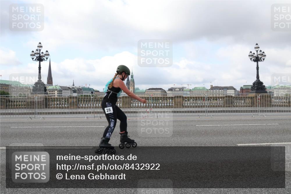 29.06.2025 - hella hamburg halbmarathon Lena Gebhardt http://msf.ph/oto/8432922 29.06.2025 09:01:01 Lombardsbrücke 28 meine-sportfotos.de