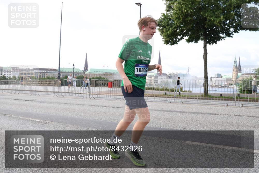29.06.2025 - hella hamburg halbmarathon Lena Gebhardt http://msf.ph/oto/8432926 29.06.2025 10:08:08 Lombardsbrücke 16809, 1079, 1173, 1527, 2190, 2309, 2427, 3328, 4228, 4864, 5100, 5287, 5926, 6918, 7198, 7348, 7476, 7760, 8585, 9071, 9457, 9616, 9823, 9966, 10609, 10703, 10857, 11114, 11394, 11641, 12658, 12789, 12893, 13014, 13458, 14631, 15429, 15785, 16241, 16539, 16809, 16915, 18270, 18325, 18531, 19134 meine-sportfotos.de