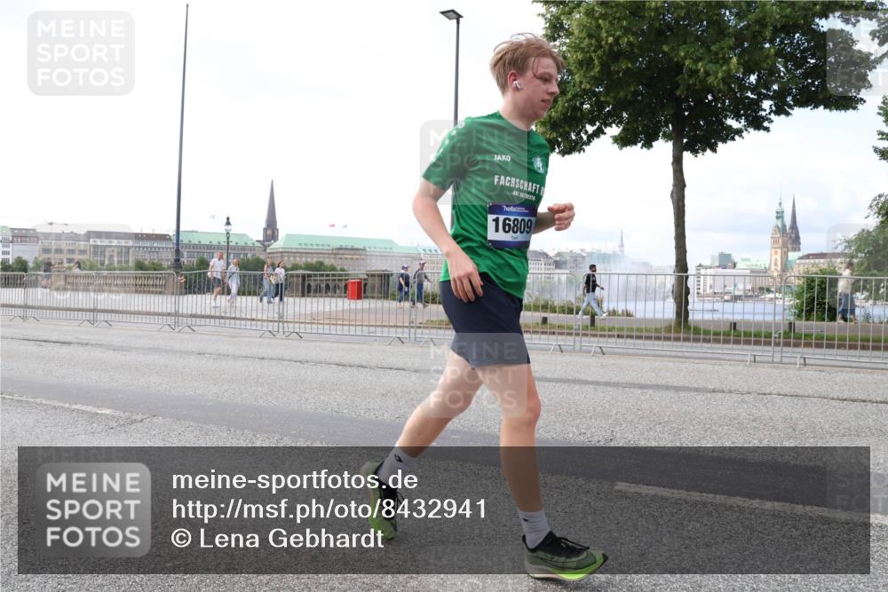 29.06.2025 - hella hamburg halbmarathon Lena Gebhardt http://msf.ph/oto/8432941 29.06.2025 10:08:08 Lombardsbrücke 16809, 1079, 1173, 1527, 2190, 2309, 2427, 3328, 4228, 4864, 5100, 5287, 5926, 6918, 7198, 7348, 7476, 7760, 8585, 9071, 9457, 9616, 9823, 9966, 10609, 10703, 10857, 11114, 11394, 11641, 12658, 12789, 12893, 13014, 13458, 14631, 15429, 15785, 16241, 16539, 16809, 16915, 18270, 18325, 18531, 19134 meine-sportfotos.de