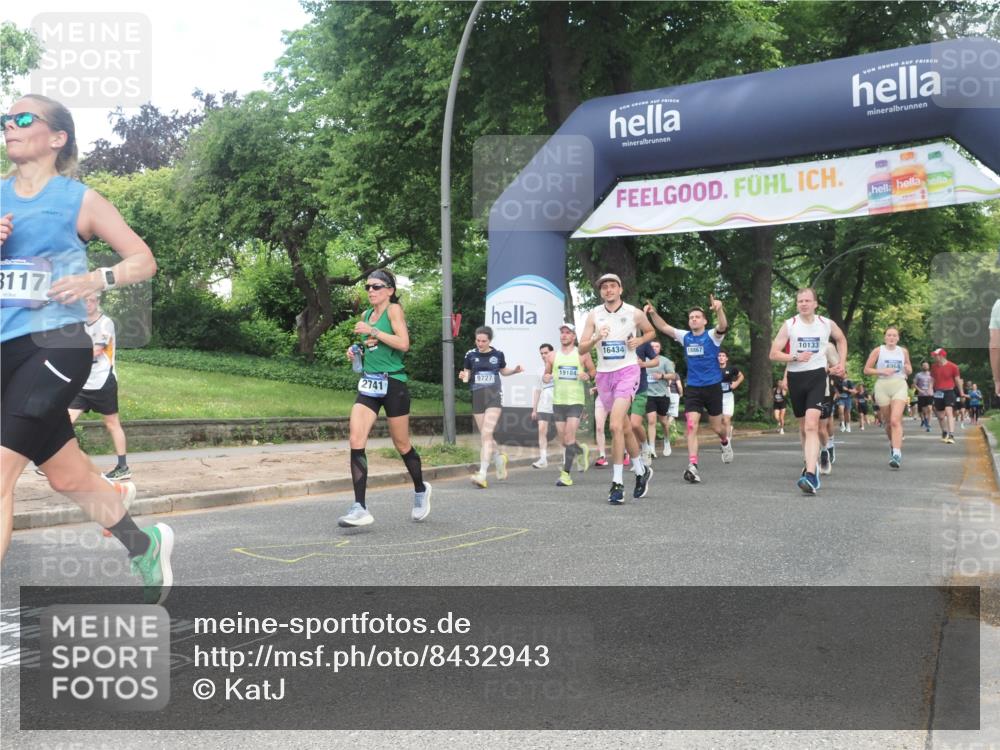 29.06.2025 - hella hamburg halbmarathon KatJ http://msf.ph/oto/8432943 29.06.2025 10:43:28 Zwischen KM18-KM19 1972, 2083, 2741, 2982, 2996, 4152, 4594, 4813, 5418, 7037, 7547 meine-sportfotos.de