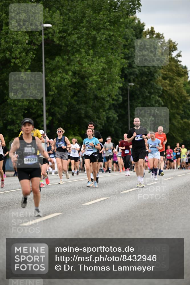29.06.2025 - hella hamburg halbmarathon Dr. Thomas Lammeyer http://msf.ph/oto/8432946 29.06.2025 10:52:53 Kennedybrücke 1157, 1246, 1392, 1463, 1639, 1701, 1720, 2627, 2704, 3049, 3077, 3215, 4327, 4856, 5010, 5714, 5952, 6950, 7394, 7427, 8077, 8719, 9552, 9691, 9775, 9787, 10366, 10794, 11000 meine-sportfotos.de