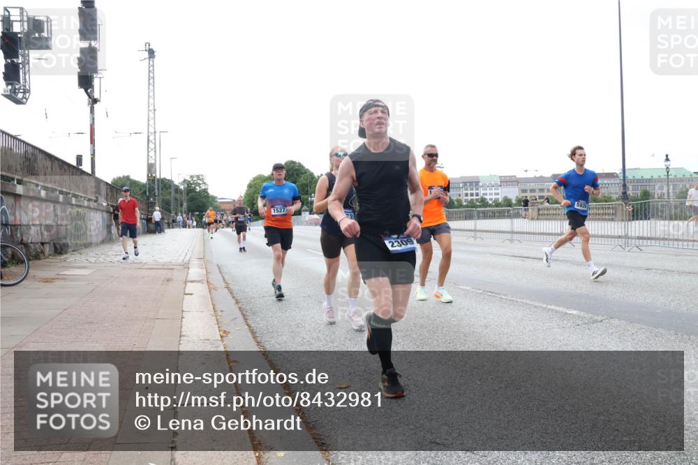 29.06.2025 - hella hamburg halbmarathon Lena Gebhardt http://msf.ph/oto/8432981 29.06.2025 10:08:09 Lombardsbrücke 1527, 2309, 5926, 1079, 1173, 1527, 2190, 2309, 2427, 3328, 4228, 4864, 5100, 5287, 5926, 6918, 7198, 7348, 7476, 7760, 8585, 9071, 9457, 9616, 9823, 9966, 10609, 10703, 10857, 11114, 11394, 11641, 12658, 12789, 12893, 13014, 13458, 14631, 15429, 15785, 16241, 16439, 16539, 16809, 16915, 18270, 18325, 18531 meine-sportfotos.de