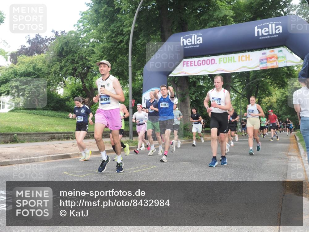 29.06.2025 - hella hamburg halbmarathon KatJ http://msf.ph/oto/8432984 29.06.2025 10:43:29 Zwischen KM18-KM19 1972, 2083, 2741, 2982, 2996, 4152, 4594, 4813, 7037, 7547 meine-sportfotos.de