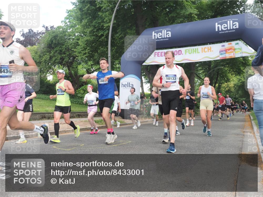29.06.2025 - hella hamburg halbmarathon KatJ http://msf.ph/oto/8433001 29.06.2025 10:43:30 Zwischen KM18-KM19 1972, 2083, 2250, 2741, 2982, 2996, 4152, 4594, 4813, 7037, 7547 meine-sportfotos.de
