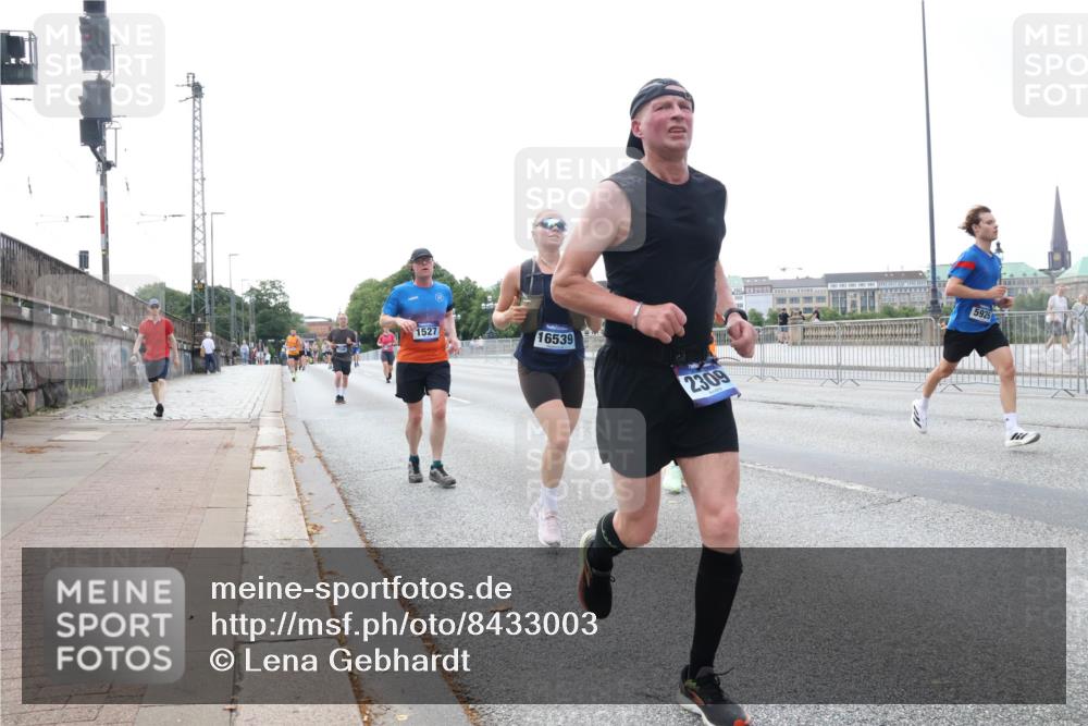 29.06.2025 - hella hamburg halbmarathon Lena Gebhardt http://msf.ph/oto/8433003 29.06.2025 10:08:10 Lombardsbrücke 1527, 16539, 2309, 5926, 1079, 1173, 1527, 2190, 2309, 2427, 3328, 4228, 4864, 5100, 5287, 5926, 6918, 7198, 7348, 7476, 7760, 8585, 9071, 9457, 9616, 9823, 9966, 10609, 10703, 10857, 11114, 11394, 11641, 12658, 12789, 12893, 13014, 13458, 14631, 15429, 15785, 16241, 16439, 16539, 16809, 16915, 18270, 18325, 18531 meine-sportfotos.de