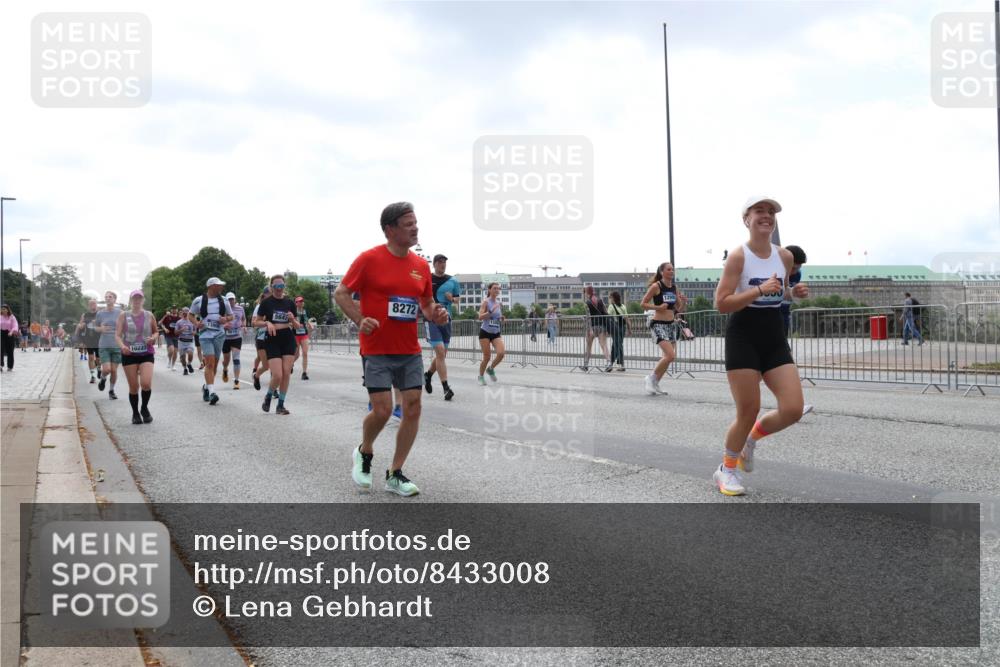 29.06.2025 - hella hamburg halbmarathon Lena Gebhardt http://msf.ph/oto/8433008 29.06.2025 10:44:29 Lombardsbrücke 10223, 8272, 1345, 1519, 1802, 1804, 2186, 2343, 2610, 2674, 2692, 3065, 3506, 3596, 4215, 4496, 4636, 4898, 4968, 5127, 5355, 5647, 5649, 5730, 5731, 5902, 5905, 6002, 7216, 7326, 7610, 7818, 7842, 8272, 8591, 8763, 8957, 9331, 9333, 9397, 9510, 9536, 10006, 10223, 10303, 10304, 10416, 11272, 11825, 11955, 12318, 12322, 12409, 12803, 12995, 13262, 13288, 13330, 13390, 13906, 14091, 14123, 14350, 14654, 14681, 14971, 18454, 18459 meine-sportfotos.de