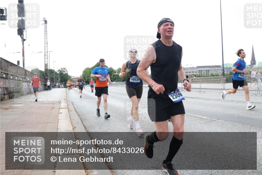 29.06.2025 - hella hamburg halbmarathon Lena Gebhardt http://msf.ph/oto/8433026 29.06.2025 10:08:10 Lombardsbrücke 1527, 16539, 2309, 5926, 1079, 1173, 1527, 2190, 2309, 2427, 3328, 4228, 4864, 5100, 5287, 5926, 6918, 7198, 7348, 7476, 7760, 8585, 9071, 9457, 9616, 9823, 9966, 10609, 10703, 10857, 11114, 11394, 11641, 12658, 12789, 12893, 13014, 13458, 14631, 15429, 15785, 16241, 16439, 16539, 16809, 16915, 18270, 18325, 18531 meine-sportfotos.de