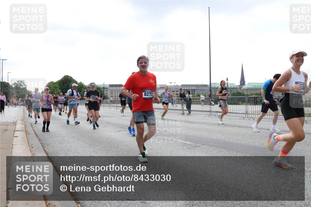 29.06.2025 - hella hamburg halbmarathon Lena Gebhardt http://msf.ph/oto/8433030 29.06.2025 10:44:29 Lombardsbrücke 10223, 564, 8272, 1345, 1519, 1802, 1804, 2186, 2343, 2610, 2674, 2692, 3065, 3506, 3596, 4215, 4496, 4636, 4898, 4968, 5127, 5355, 5647, 5649, 5730, 5731, 5902, 5905, 6002, 7216, 7326, 7610, 7818, 7842, 8272, 8591, 8763, 8957, 9331, 9333, 9397, 9510, 9536, 10006, 10223, 10303, 10304, 10416, 11272, 11825, 11955, 12318, 12322, 12409, 12803, 12995, 13262, 13288, 13330, 13390, 13906, 14091, 14123, 14350, 14654, 14681, 14971, 18454, 18459 meine-sportfotos.de