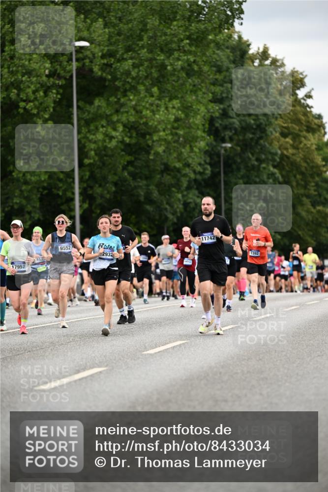 29.06.2025 - hella hamburg halbmarathon Dr. Thomas Lammeyer http://msf.ph/oto/8433034 29.06.2025 10:52:55 Kennedybrücke 1157, 1174, 1175, 1392, 1463, 1701, 1720, 2704, 3049, 3077, 3215, 4327, 5010, 5714, 5952, 6950, 7394, 7427, 8077, 8719, 9552, 9691, 9775, 9787, 10366, 10794, 11000 meine-sportfotos.de