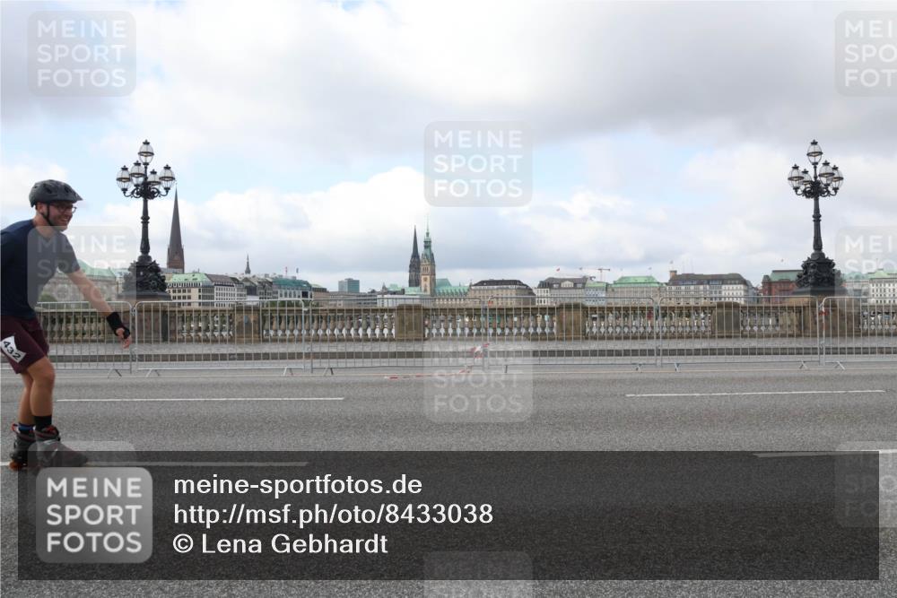 29.06.2025 - hella hamburg halbmarathon Lena Gebhardt http://msf.ph/oto/8433038 29.06.2025 09:01:04 Lombardsbrücke 432 meine-sportfotos.de